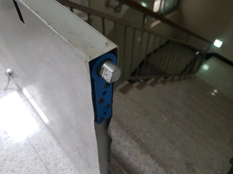 부산 부산강화유리문 타입의 매립형도어클로저 방화문수리 시공 사진
