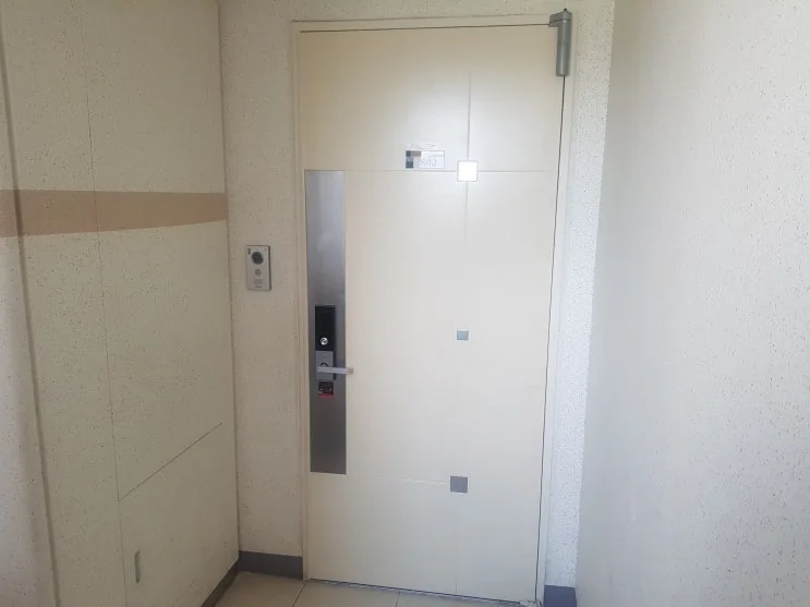 부산 기장군 정관읍 현란한 부산 정관 암레스도어체크 문수리 시공 사진