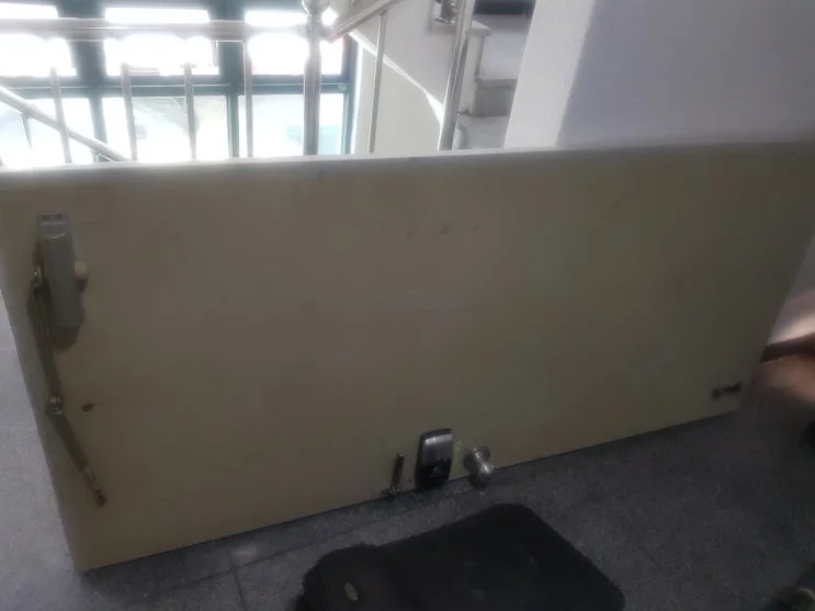 부산 남구 대연동 대연동 원룸 끌리는 현관문수리 시공 사진