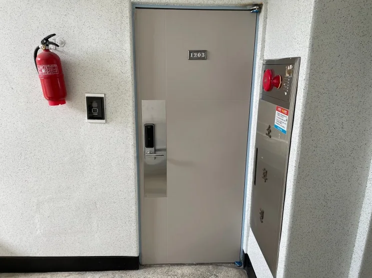부산 북구 구포동 부산 북구 구포동 아파트 현관문 교체 시공 사진