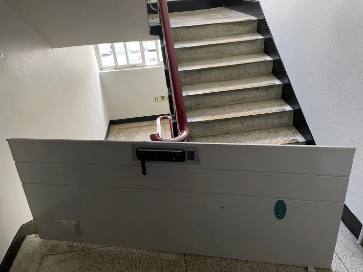 부산 동래구 사직동 부산 사직 현관문수리 불편하지 않게 시공 사진