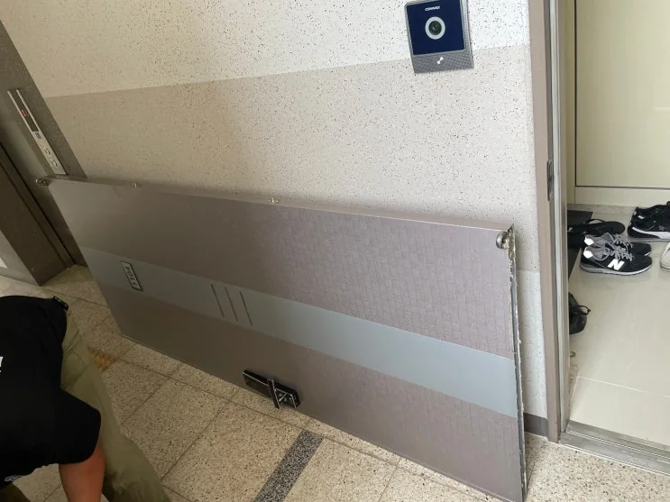 양산 양산 문짝이 문틀에 끌려서 안 닫히는 문 수리 시공 사진