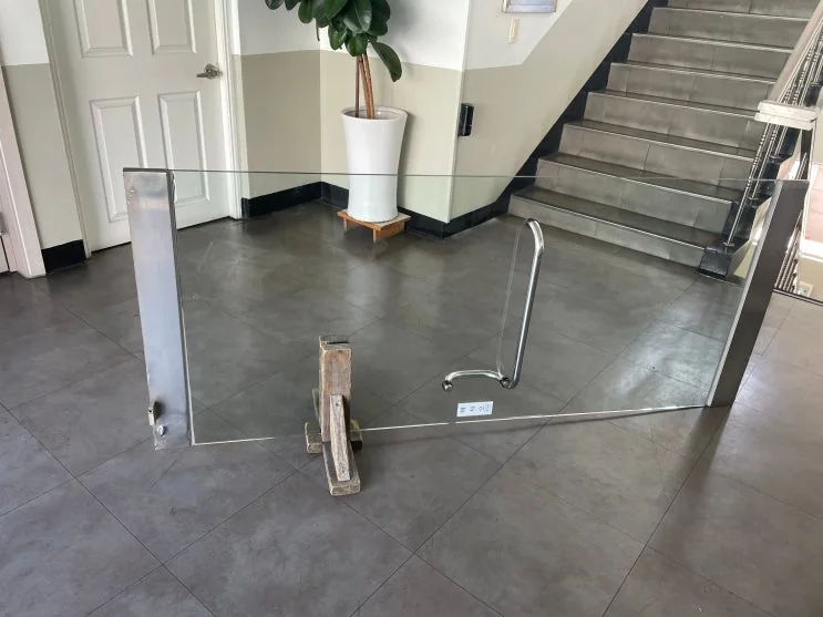부산 중구 부산 중구 남포동 부평동 유리문수리 시공 사진