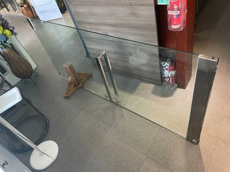 부산 금정구 부곡동 부산 부곡동 강화유리도어 수리 힌지교체 시공 사진