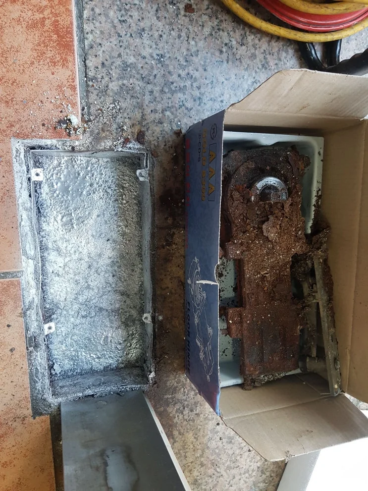 부산 동래구 명륜동 명륜동 힌지교체 H바 상부 U롯트 용접 수리 시공 사진