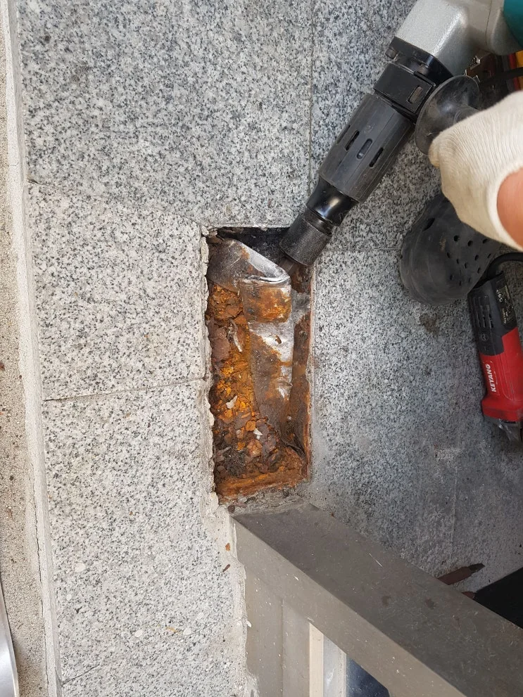 부산 부산진구 전포동 서면 전포동 빌라 출입문 교체 유리문 설치 시공 시공 사진
