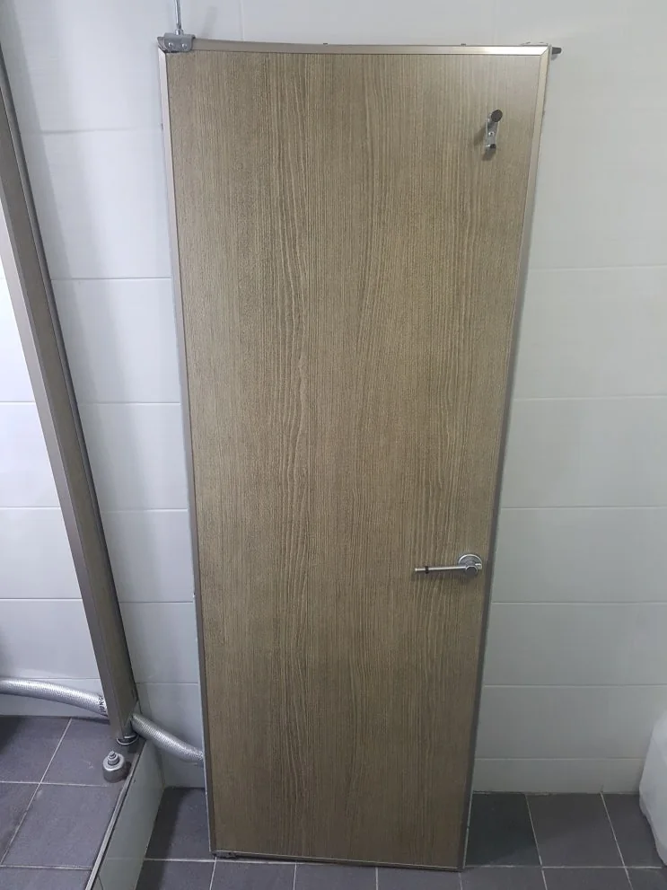 부산 해운대구 중동 해운대 중동 상가 화장실 칸막이문 수리 경첩 설치 시공 사진