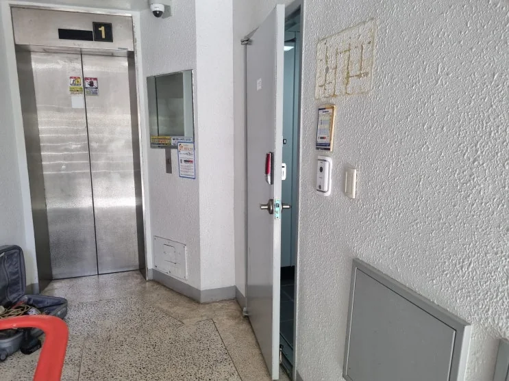 부산 수영구 망미동 망미동 아파트 안 닫히는 현관문 수리 철문 고장 보수 시공 사진