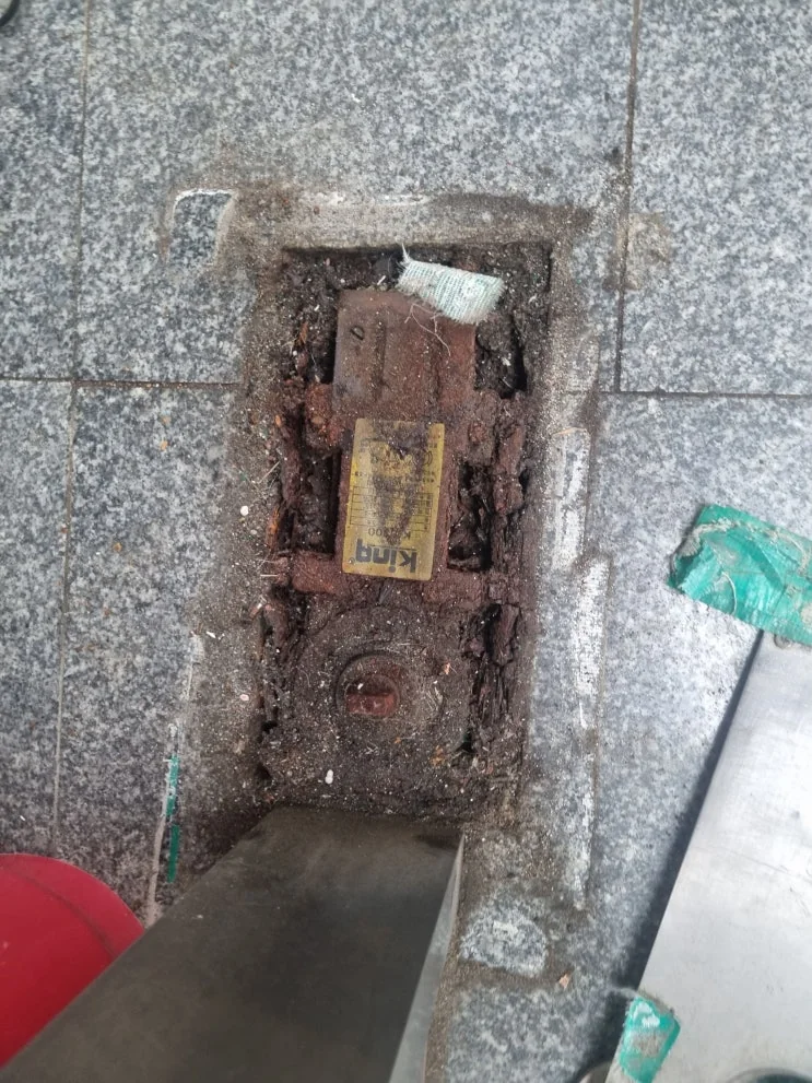 부산 연제구 연산동 연산동문수리 강화도어 스텐H바 힌지 박스 교체 시공 사진