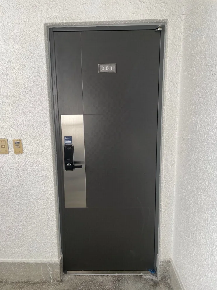 부산 부산진구 양정동 부산 방화문 시공 양정동 아파트 현관문교체 시공 사진