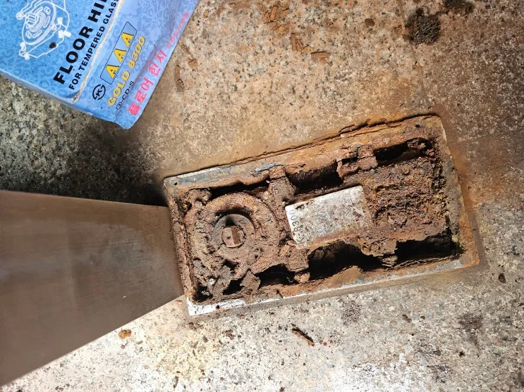 부산 동구 범일동 부산 범일동 뻑뻑한 유리문수리 시공 사진