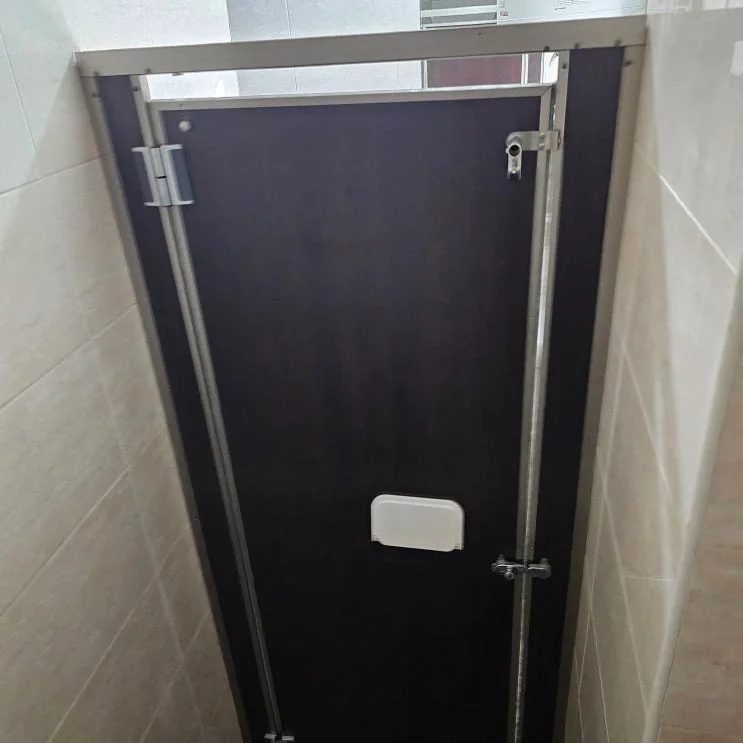 부산 부산진구 전포동 전포동 상가 화장실 칸막이 큐비클문수리 시공 사진