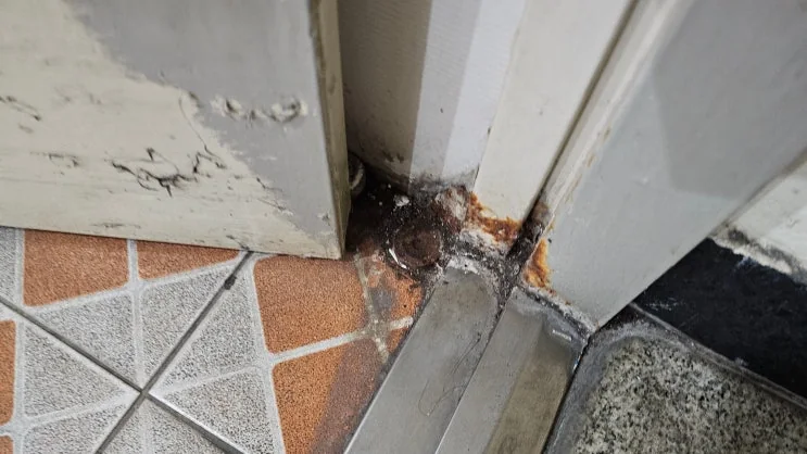 부산 북구 화명동 부산 화명동문수리 방화문 힌지교체 시공 사진
