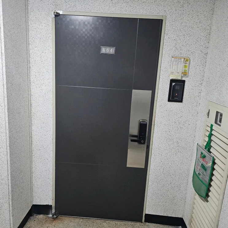 김해 북부동 구산동 김해 구산동 현관문교체 솔리티탱크 M610-B지문인식 도어락설치 시공 사진