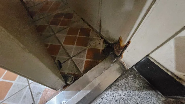 부산 부산 방화문 문짝이 떨어졌다면? 튼튼한 수리로 문제 해결! 시공 사진