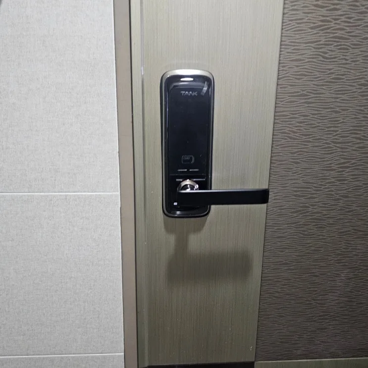 부산 안락동 번호키교체, 잠긴 문 열고 새 도어락 설치