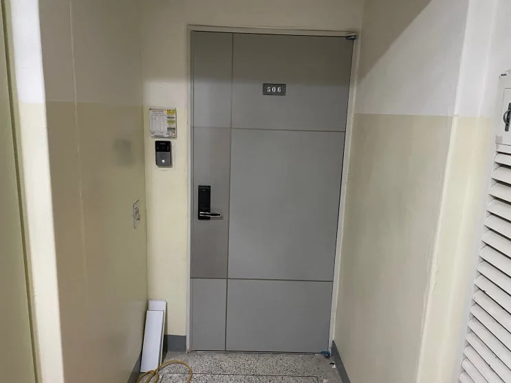 부산 동구 초량동 부산 초량동 현관문교체, 설치부터 마무리까지 꼼꼼하게 시공 사진