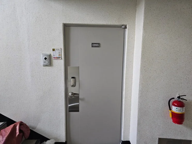 부산 사하구 괴정동 부산 괴정동 아파트현관문교체 사하구 문수리 시공 사진