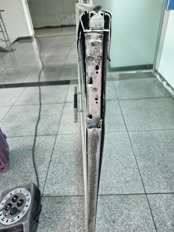부산 동구 초량동 부산 초량동 유리문수리 출입문 끌림과 빠른 닫힘 해결 시공 사진
