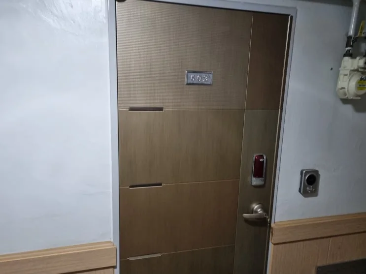 김해 북부동 구산동 김해 구산동 원룸 현관문교체 도어락 살리고 문짝만 교체 시공 사진