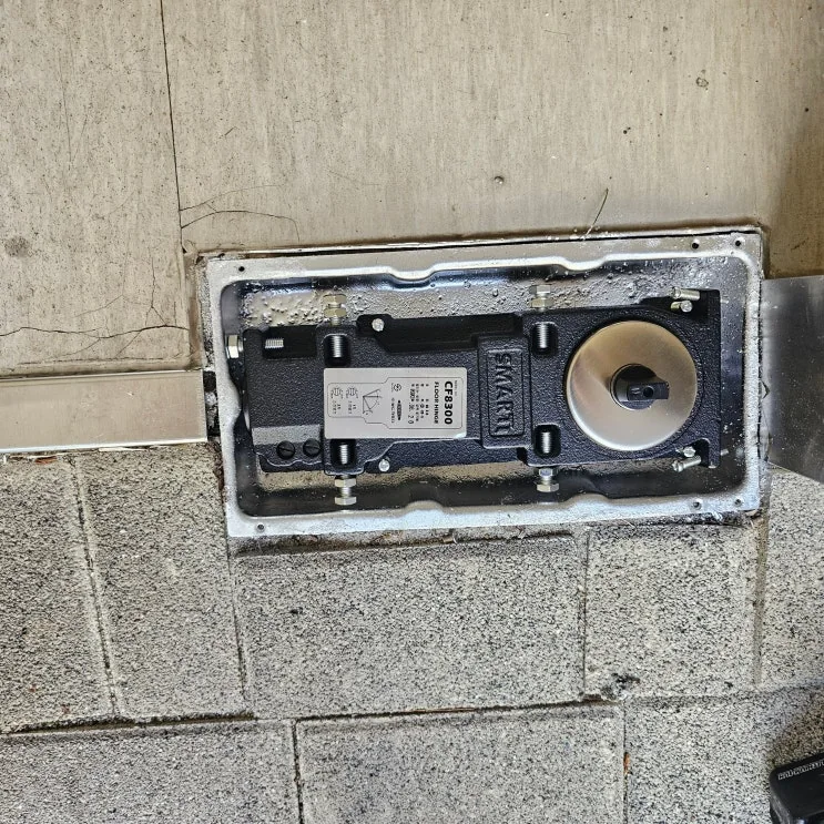 부산 북구 금곡동 부산 금곡동 유리문수리 문 고장 힌지교체 시공 사진