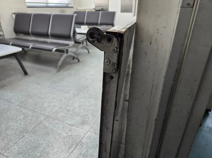 부산 사상구 감전동 부산 감전동 방화문수리 공장 문 바닥끌림 힌지 교체 시공 사진